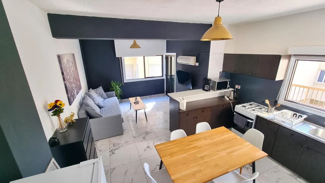 Cozy Beach Apt, Near Airport With 100Mbit Internet 라르나카