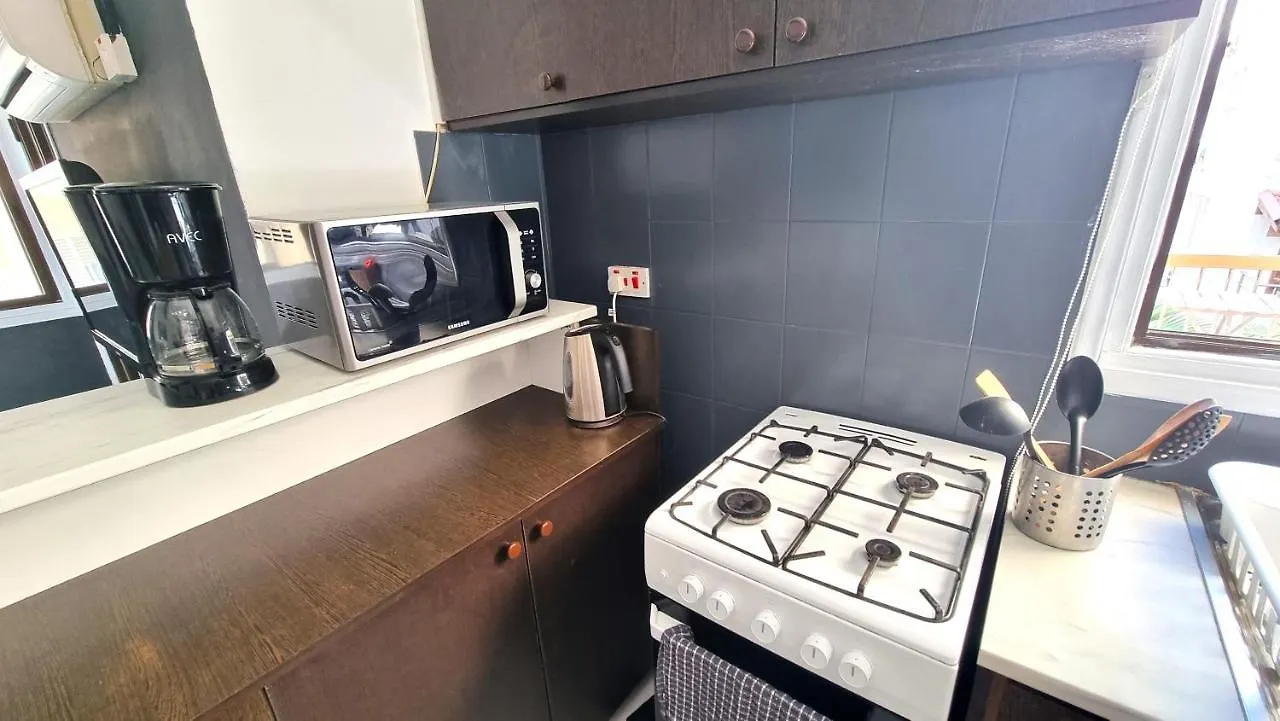 Cozy Beach Apt, Near Airport With 100Mbit Internet 라르나카 아파트