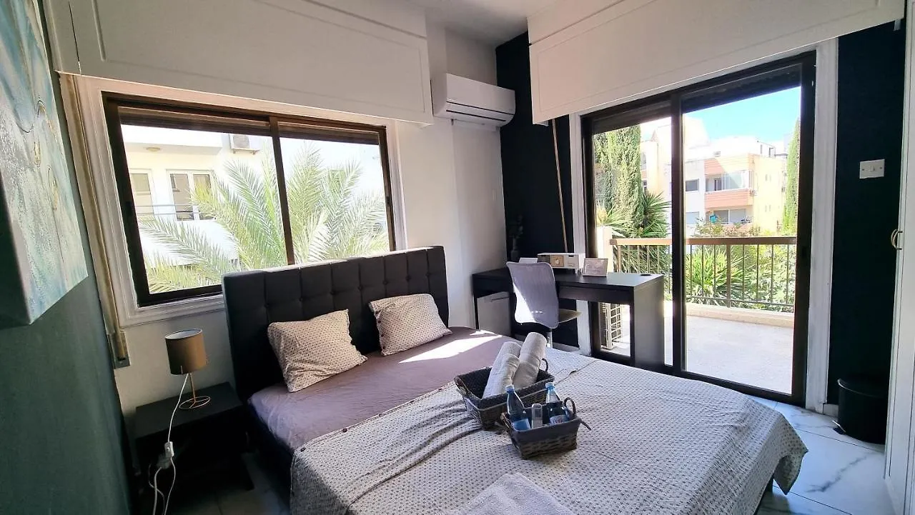 Cozy Beach Apt, Near Airport With 100Mbit Internet Larnaca Apartment